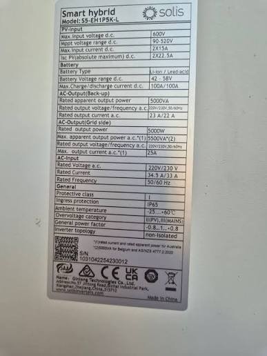 Inverterio gamintojo etiketės pavyzdys su modelio numeriu